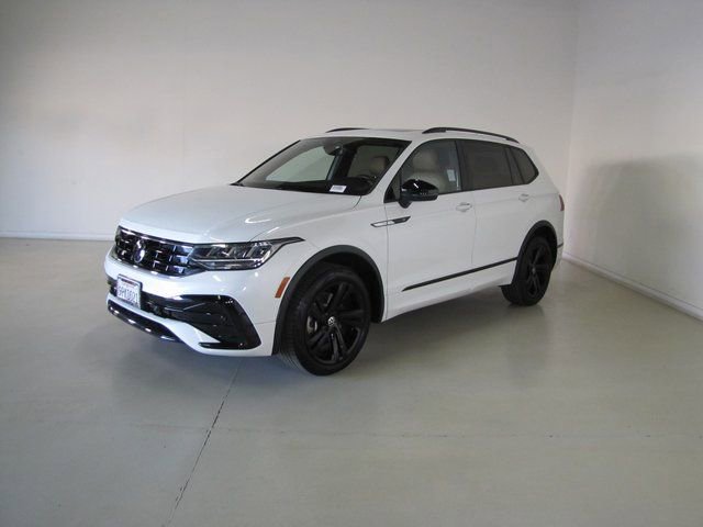 Used 2024 Volkswagen Tiguan SE R-Line image 1