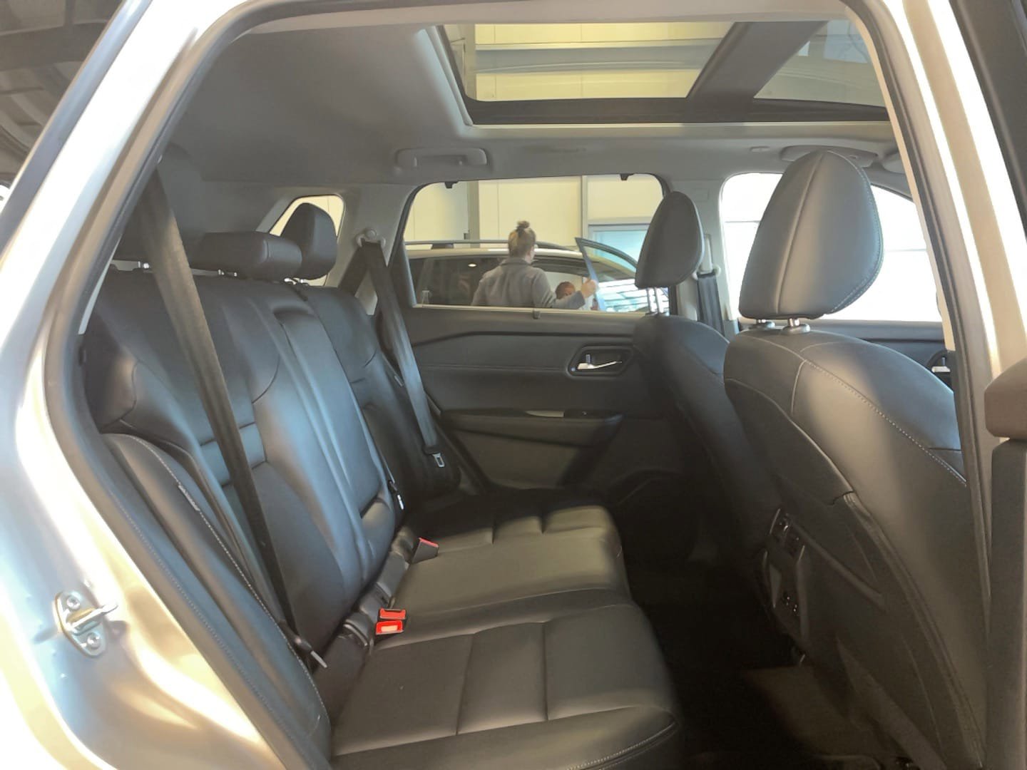 Used 2023 Nissan Rogue SL w/ SL Premium Package image 22