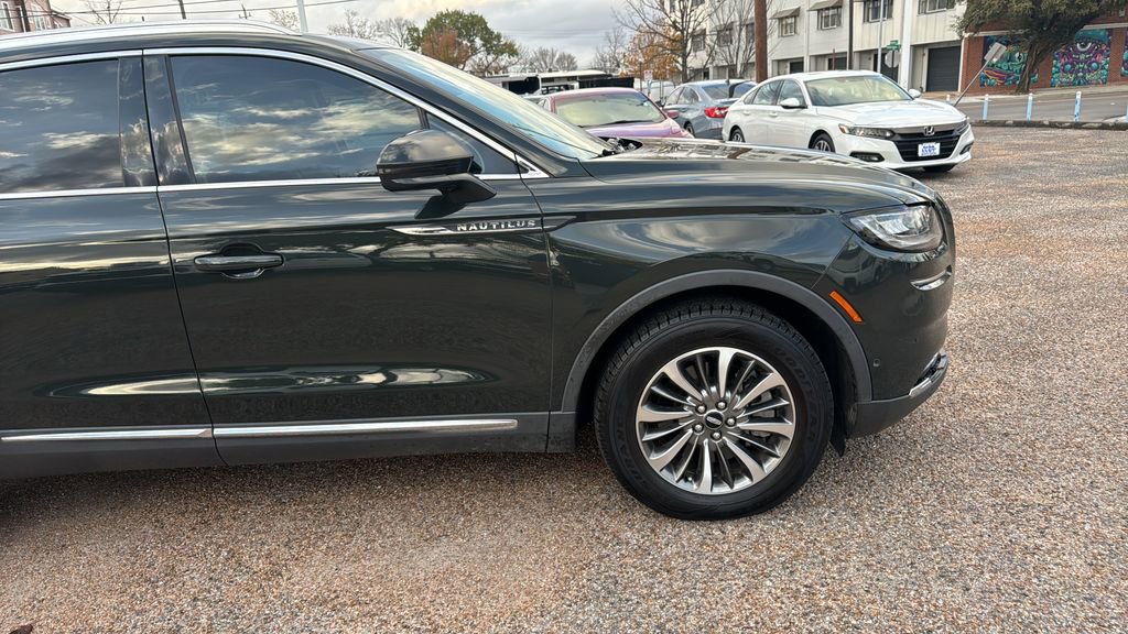 Used 2022 Lincoln Nautilus Reserve AWD/4WD image 18