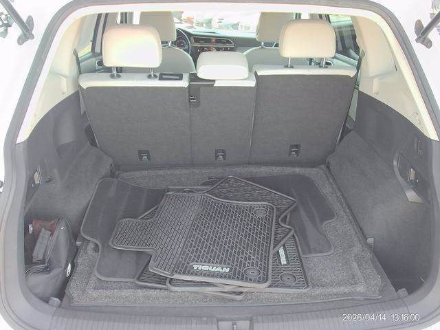 Used 2018 Volkswagen Tiguan SE AWD/4WD image 16