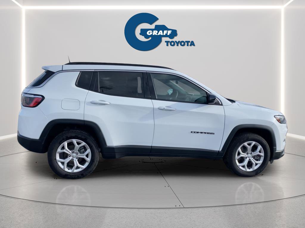 Used 2024 Jeep Compass Latitude image 6