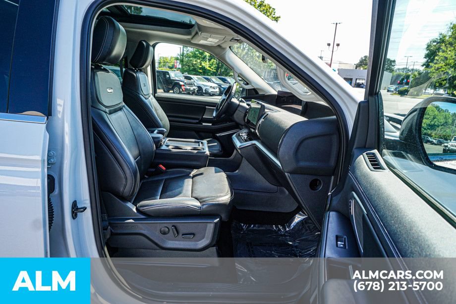 Used 2025 Ford Expedition Platinum AWD/4WD image 25
