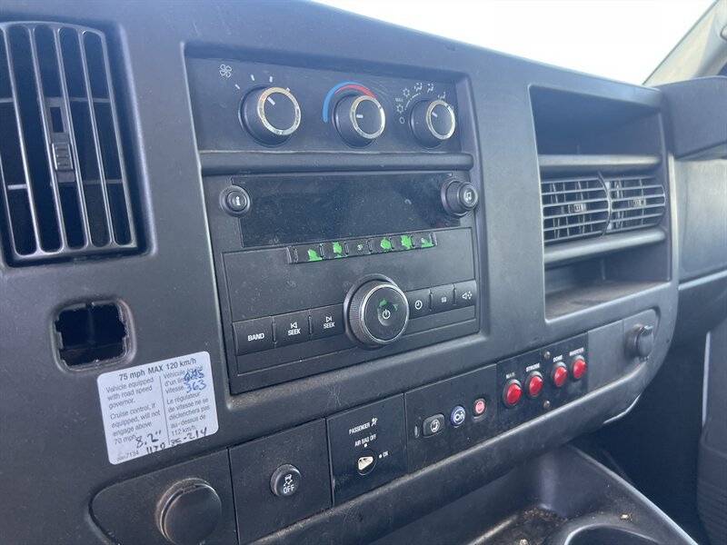 Used 2014 Chevrolet Express 2500 RWD image 17