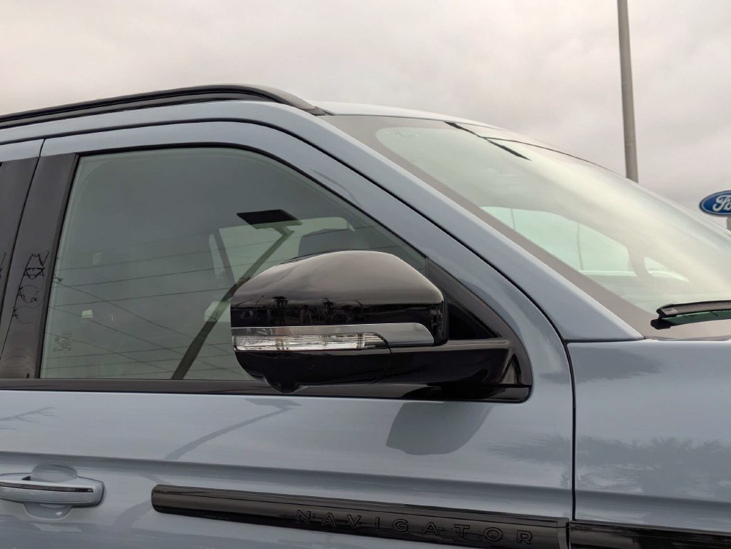 New 2027 Lincoln Navigator Reserve w/ Jet Appearance Package RWD image 15