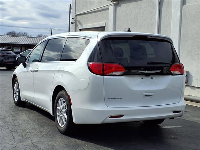 Used 2022 Chrysler Voyager LX FWD image 7