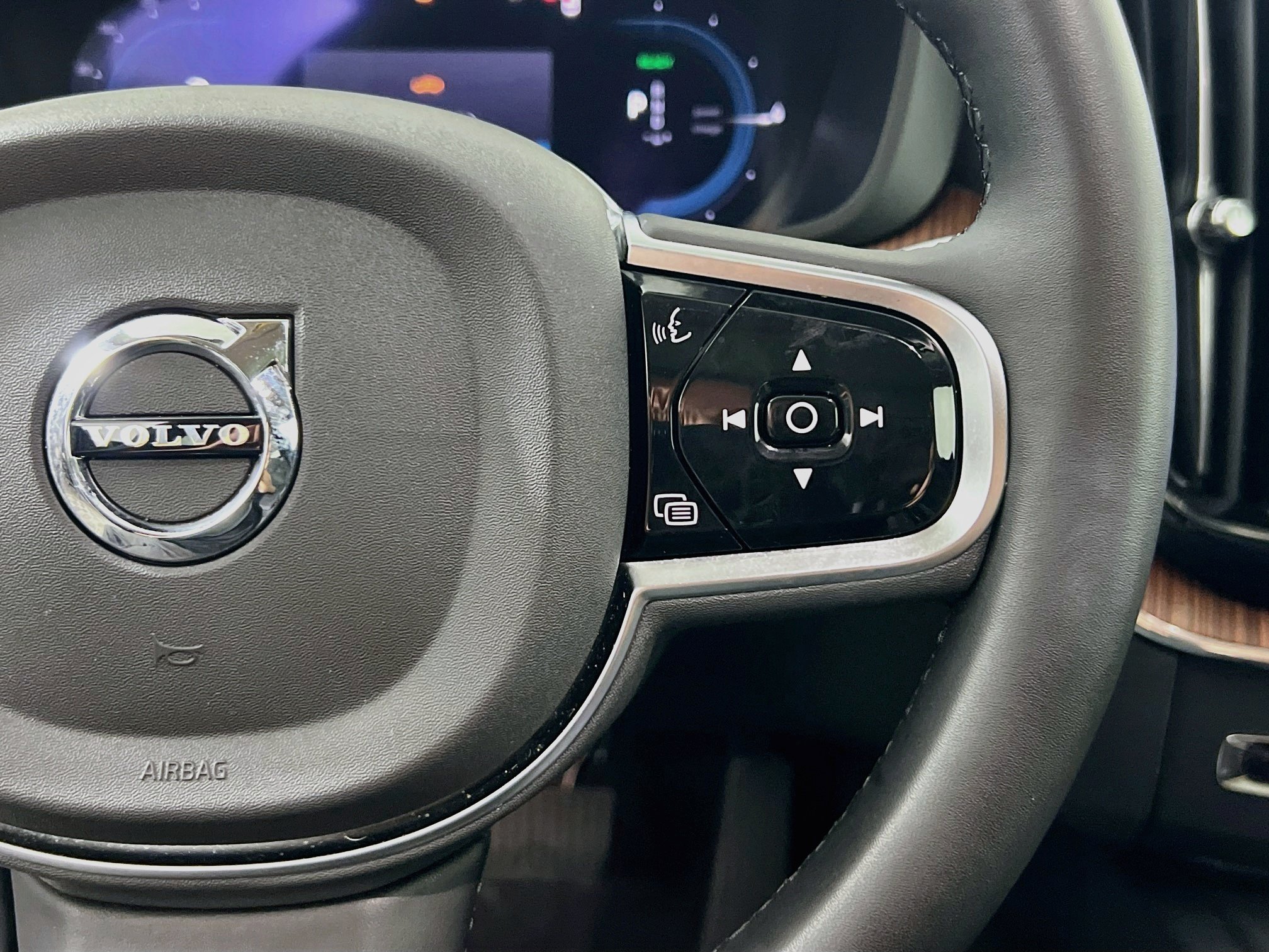 Used 2024 Volvo XC60 T8 Plus w/ Protection Package Premier AWD/4WD image 19
