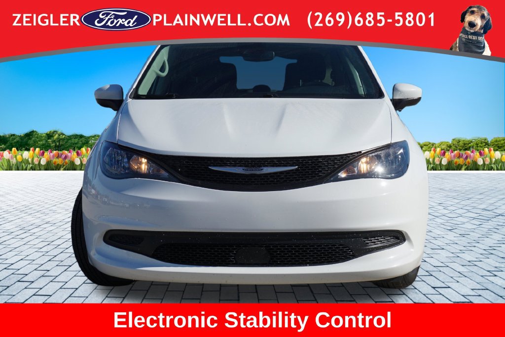 Used 2023 Chrysler Voyager LX FWD image 8