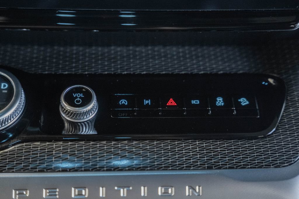 Used 2025 Ford Expedition Platinum w/ Stealth Appearance Package AWD/4WD image 25