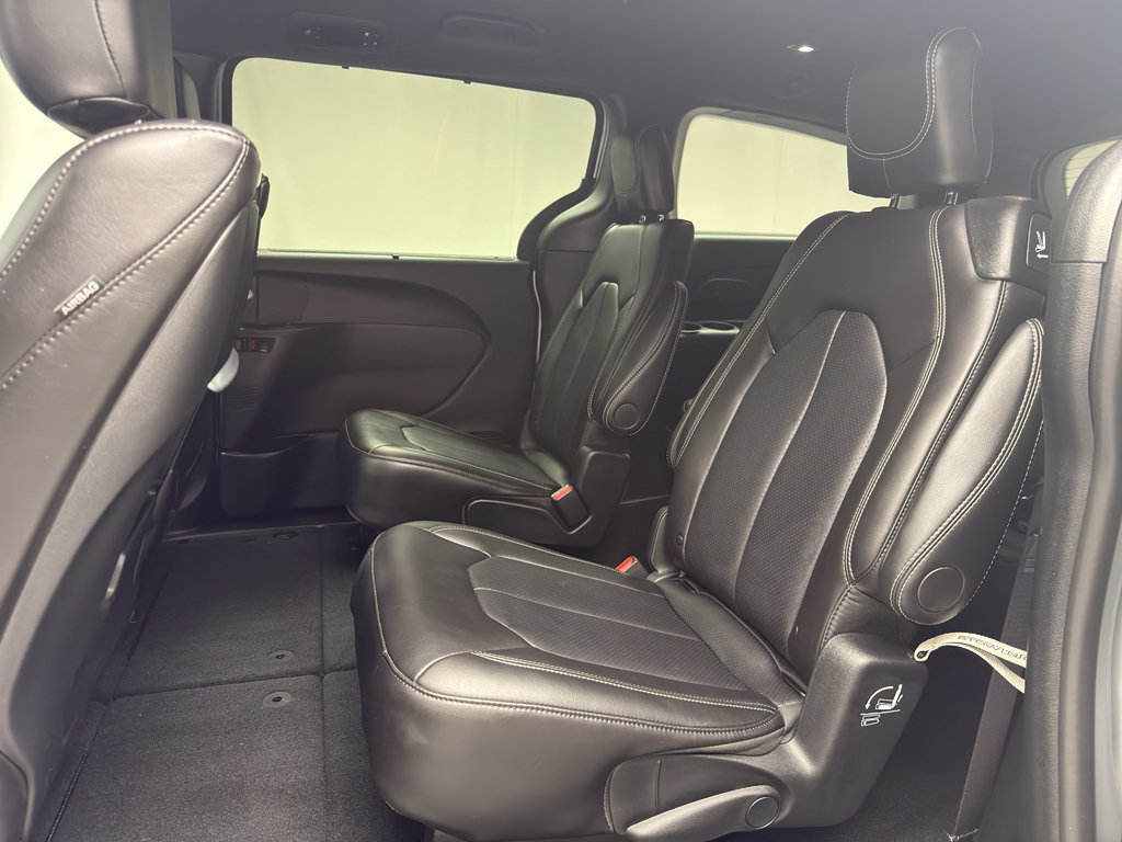 Used 2026 Chrysler Pacifica Select FWD image 12