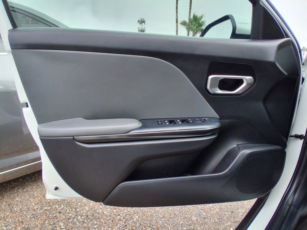 Used 2025 Kia K4 LXS image 15