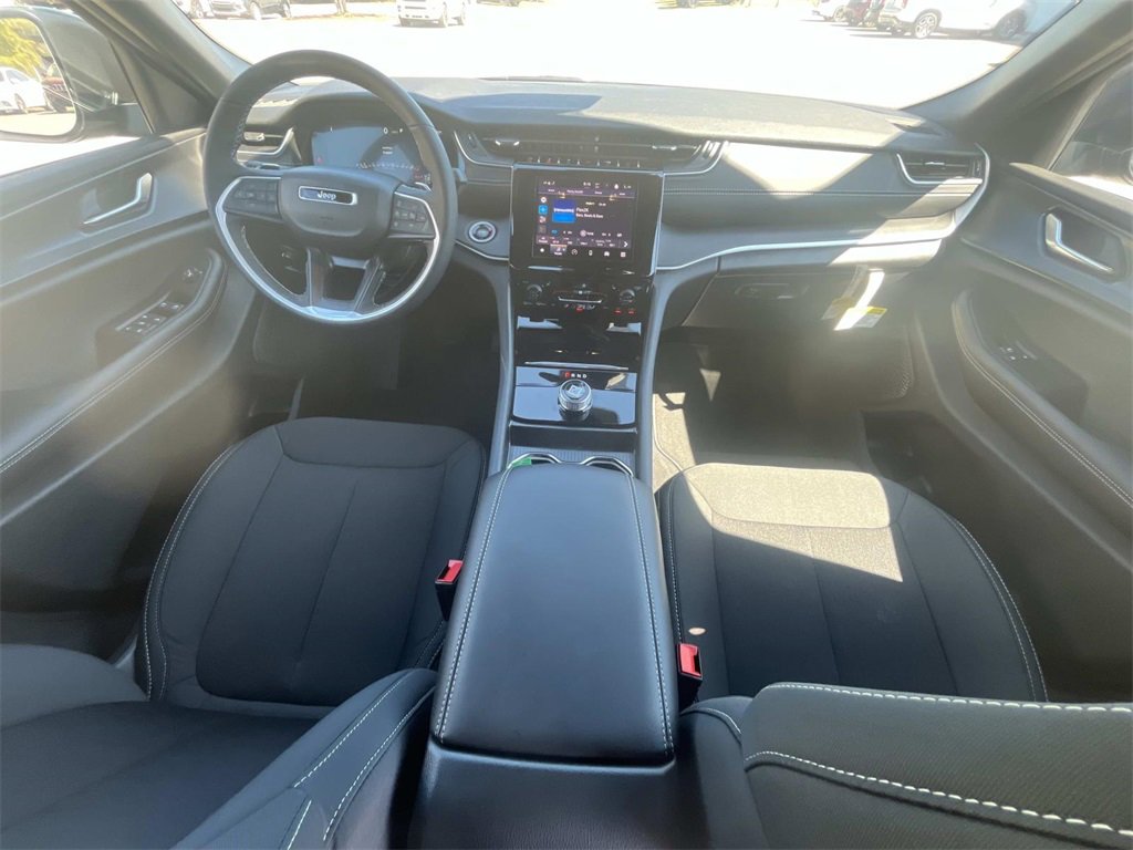 New 2025 Jeep Grand Cherokee Laredo X w/ Luxury Tech Group I image 18