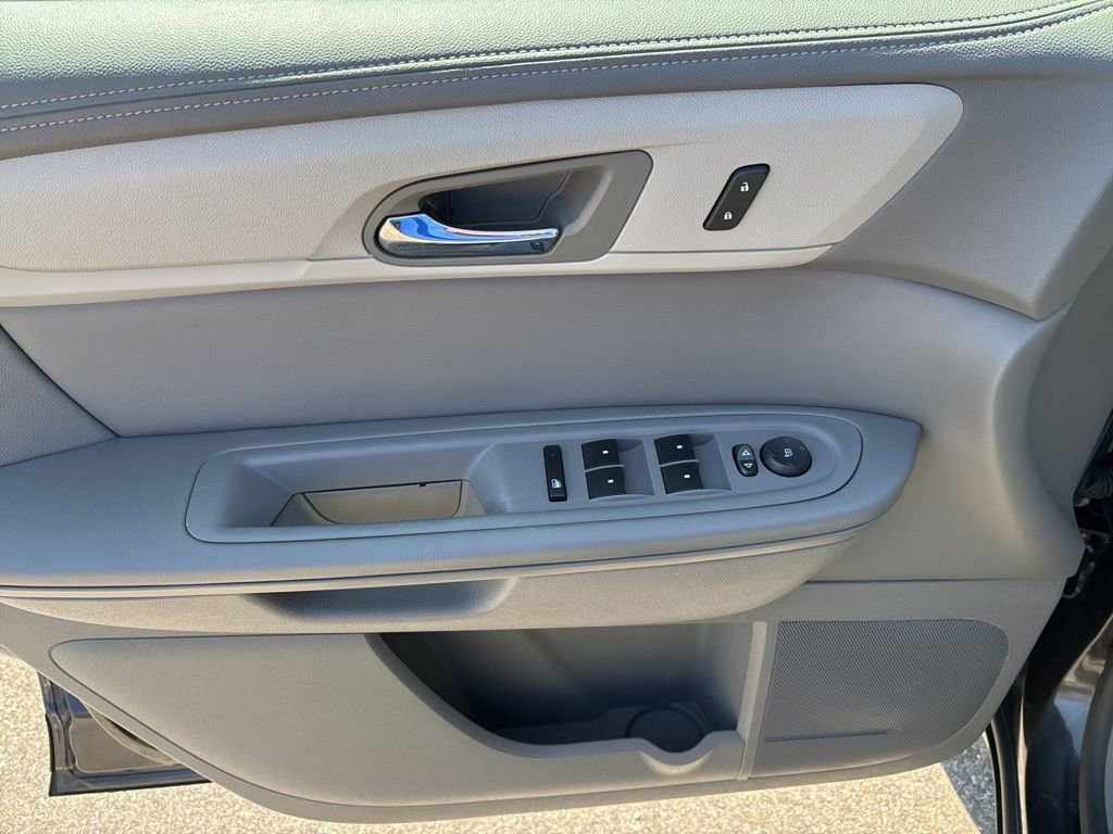 Used 2017 Chevrolet Traverse LS FWD image 10