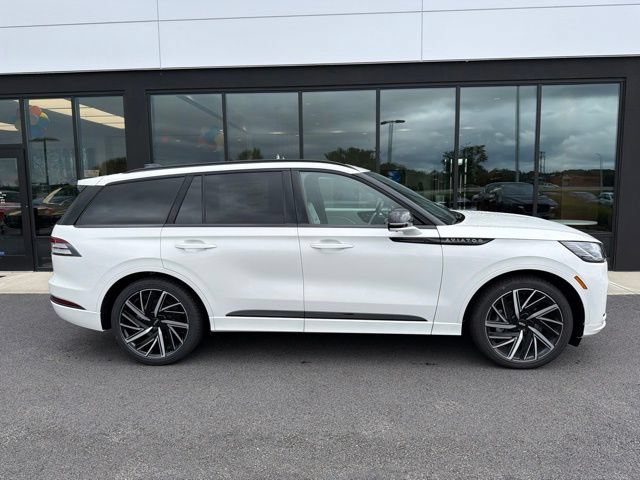 New 2026 Lincoln Aviator Black Label w/ Jet Appearance Package AWD/4WD image 2