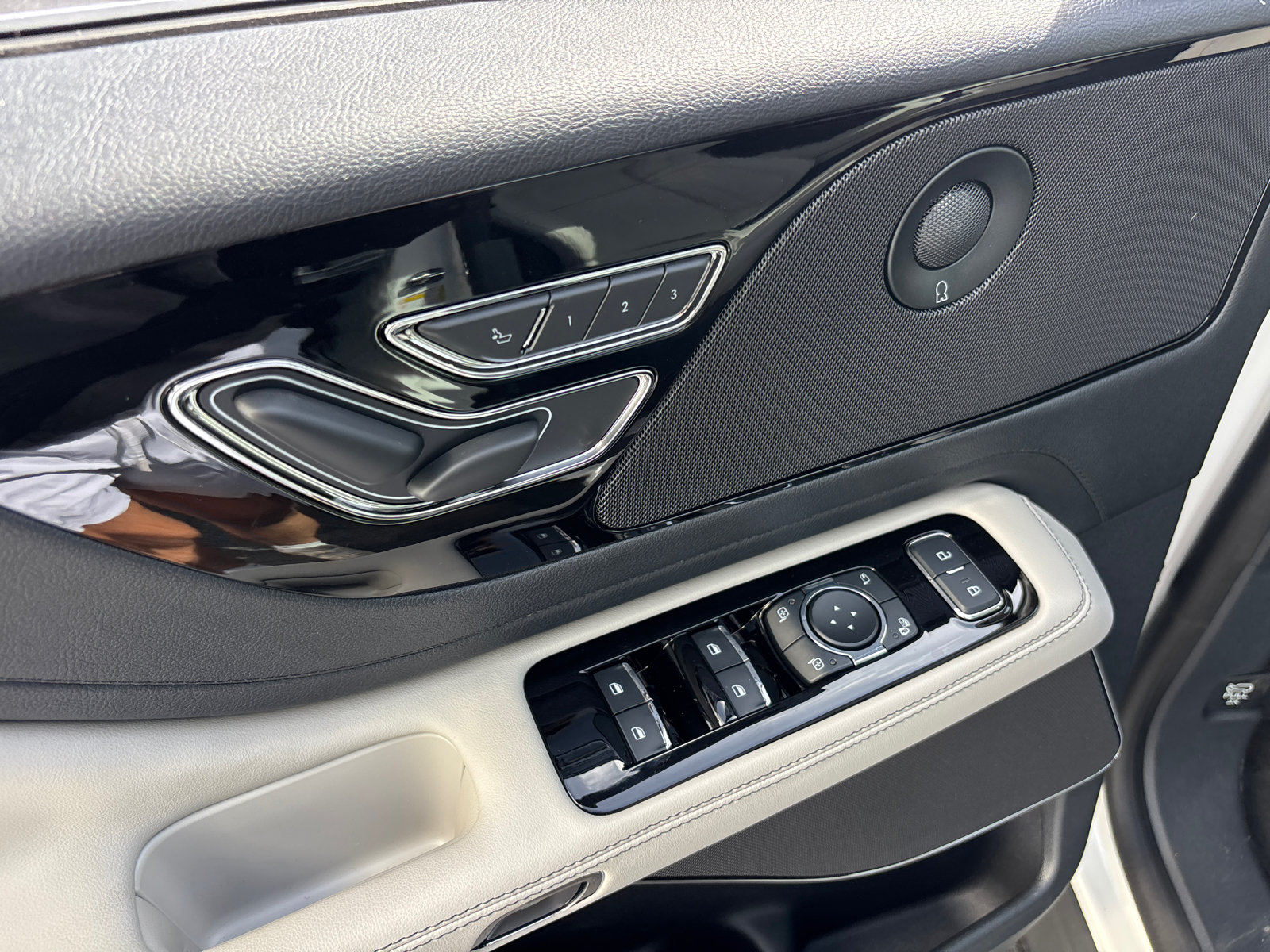 New 2027 Lincoln Aviator Reserve AWD/4WD image 12