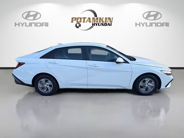New 2026 Hyundai Elantra SE FWD image 4