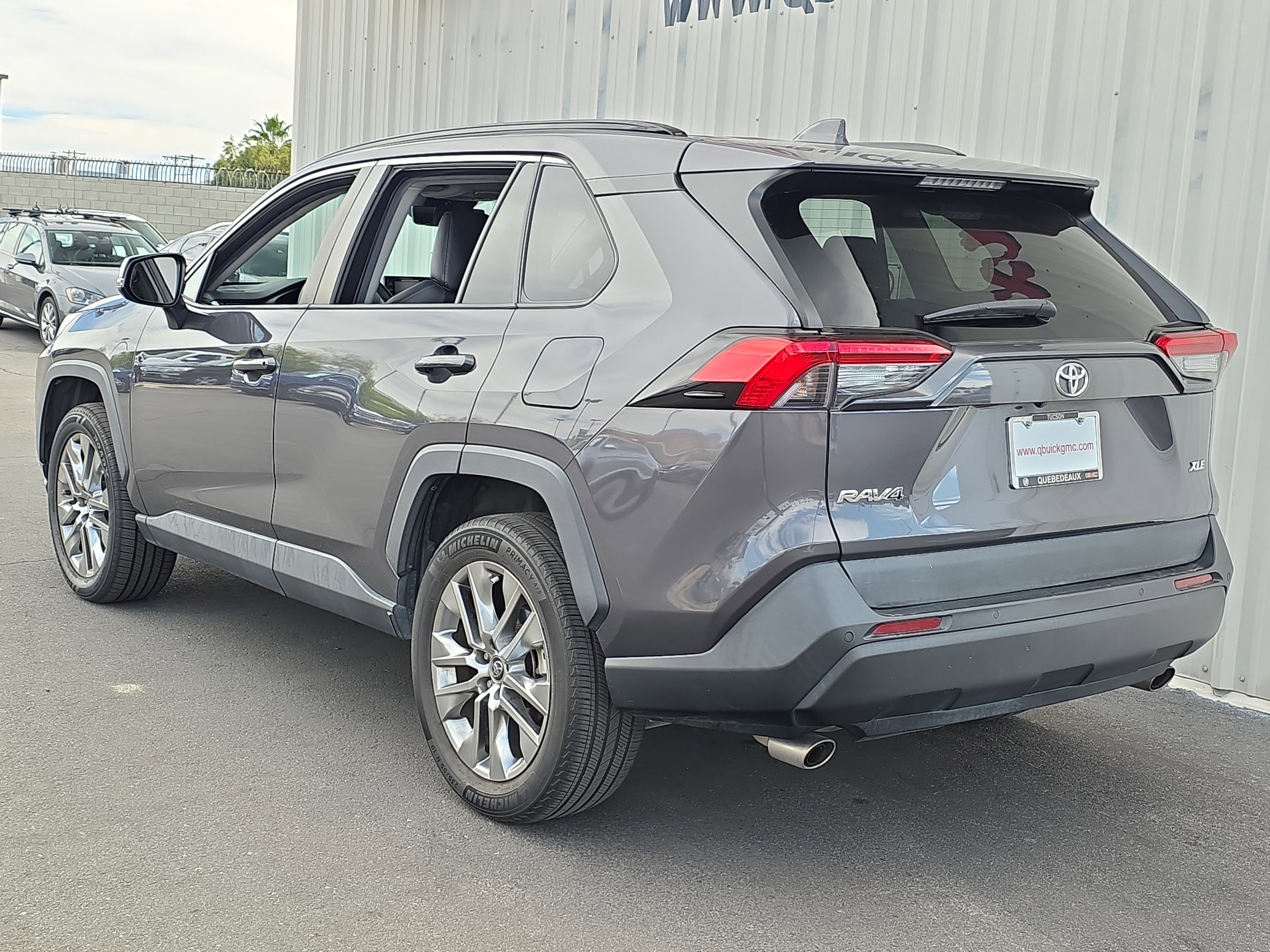 Used 2020 Toyota RAV4 XLE Premium image 5
