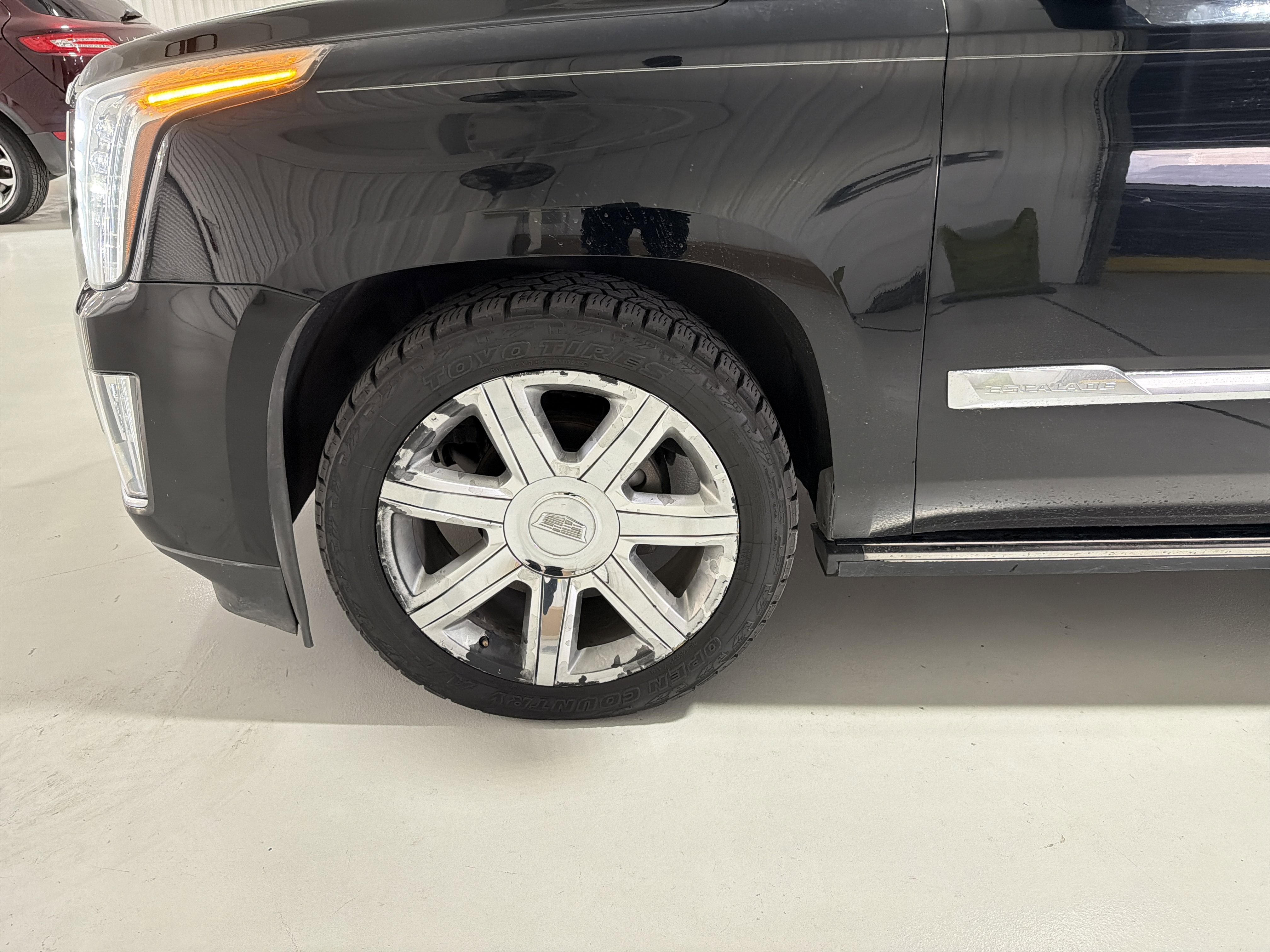 Used 2016 Cadillac Escalade ESV Premium AWD/4WD image 9