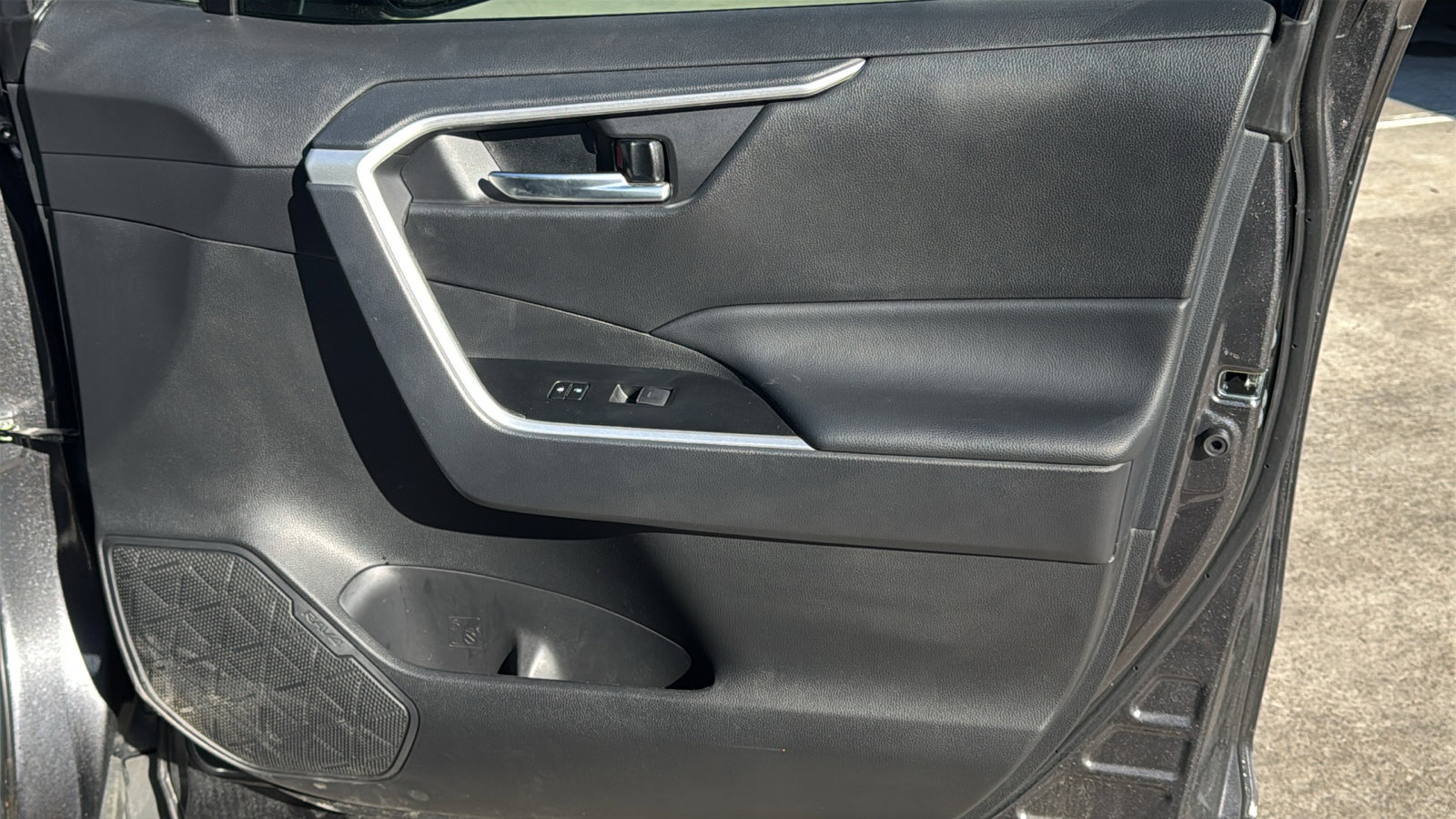 Used 2024 Toyota RAV4 XLE Premium image 28