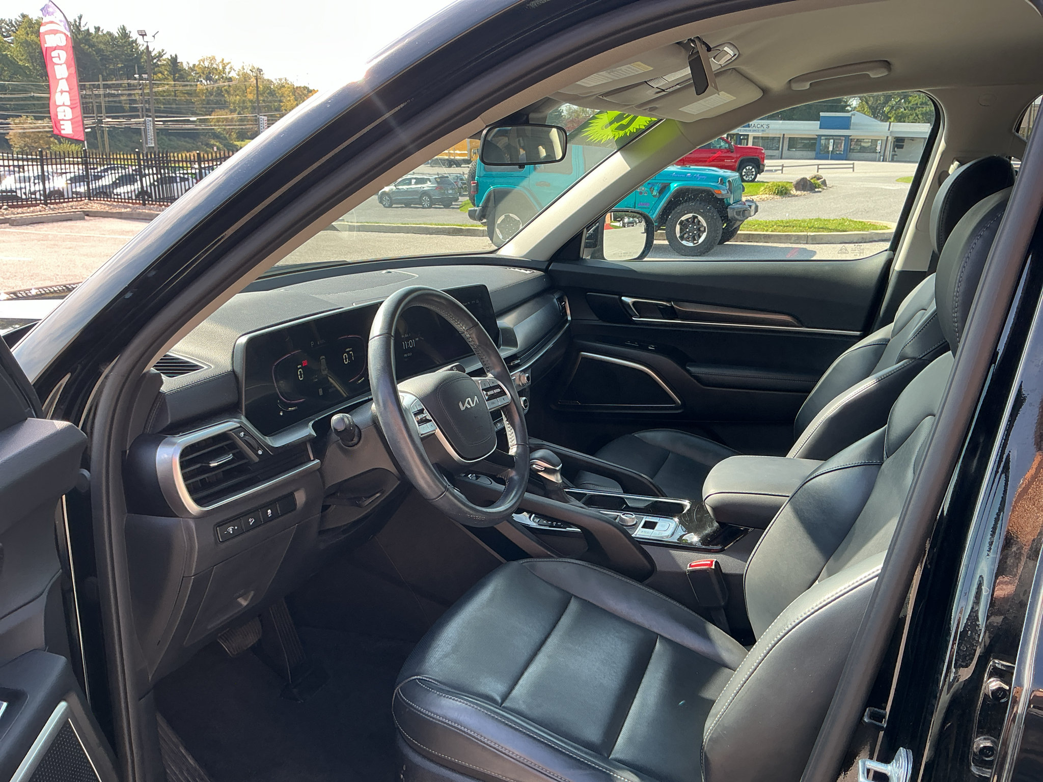 Used 2024 Kia Telluride S AWD/4WD image 13