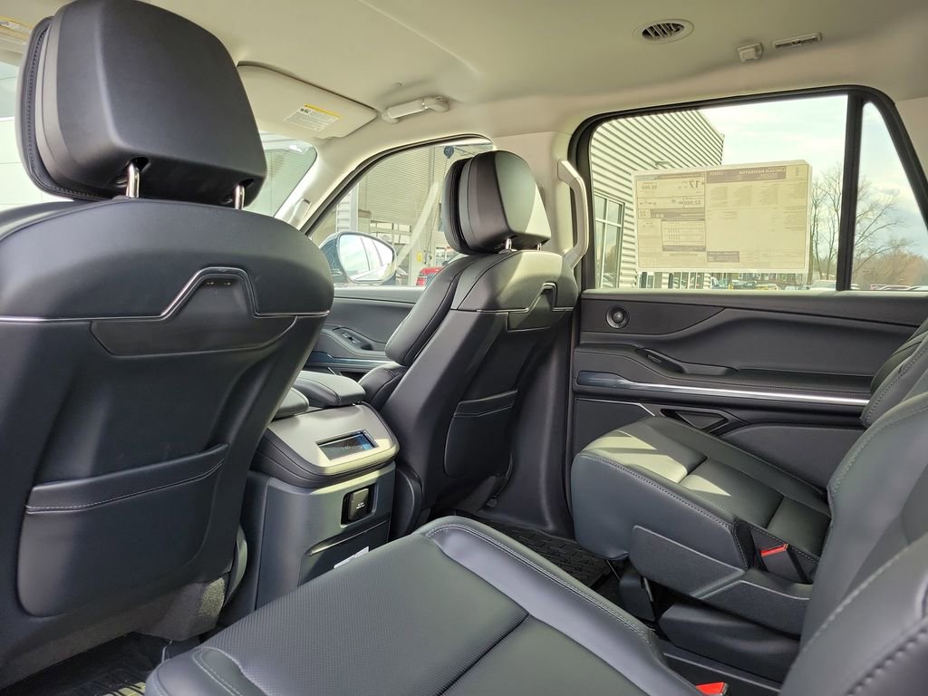 New 2026 Lincoln Navigator L Premier AWD/4WD image 16
