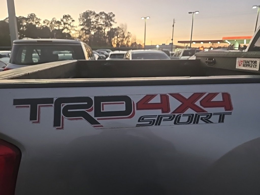 Used 2017 Toyota Tacoma TRD Sport w/ Premium & Technology Package image 7