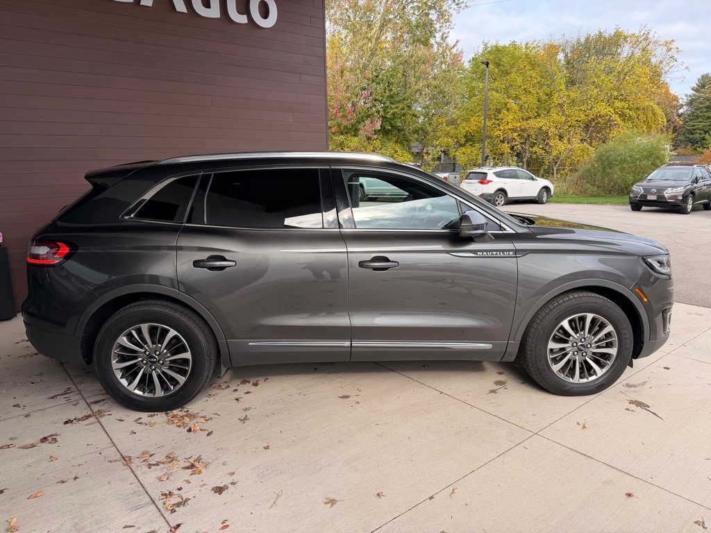 Used 2019 Lincoln Nautilus Select image 8