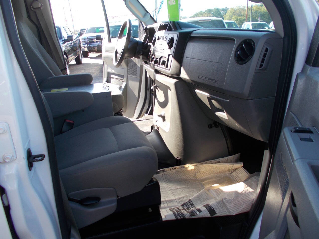Used 2014 Ford E-250 and Econoline 250 w/ Power Group image 8