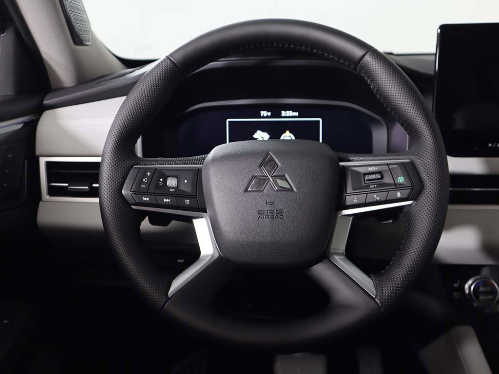 New 2025 Mitsubishi Outlander AWD image 42