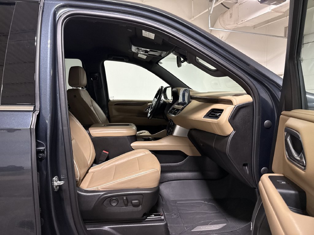 Used 2021 Chevrolet Suburban Premier AWD/4WD image 22
