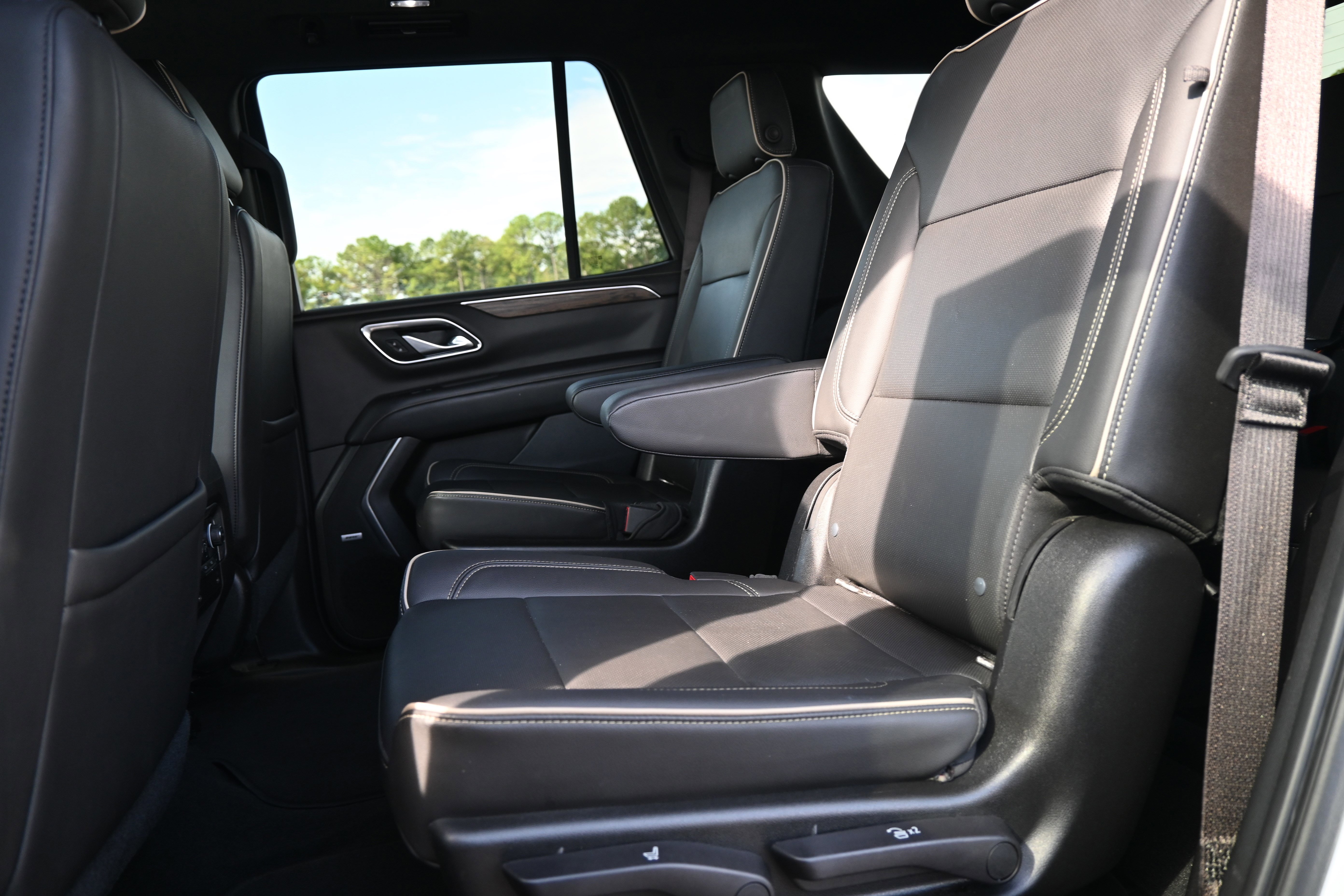 Used 2021 Chevrolet Tahoe Premier w/ Premium Package image 30