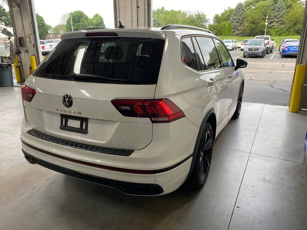 Used 2023 Volkswagen Tiguan SE R-Line FWD image 4