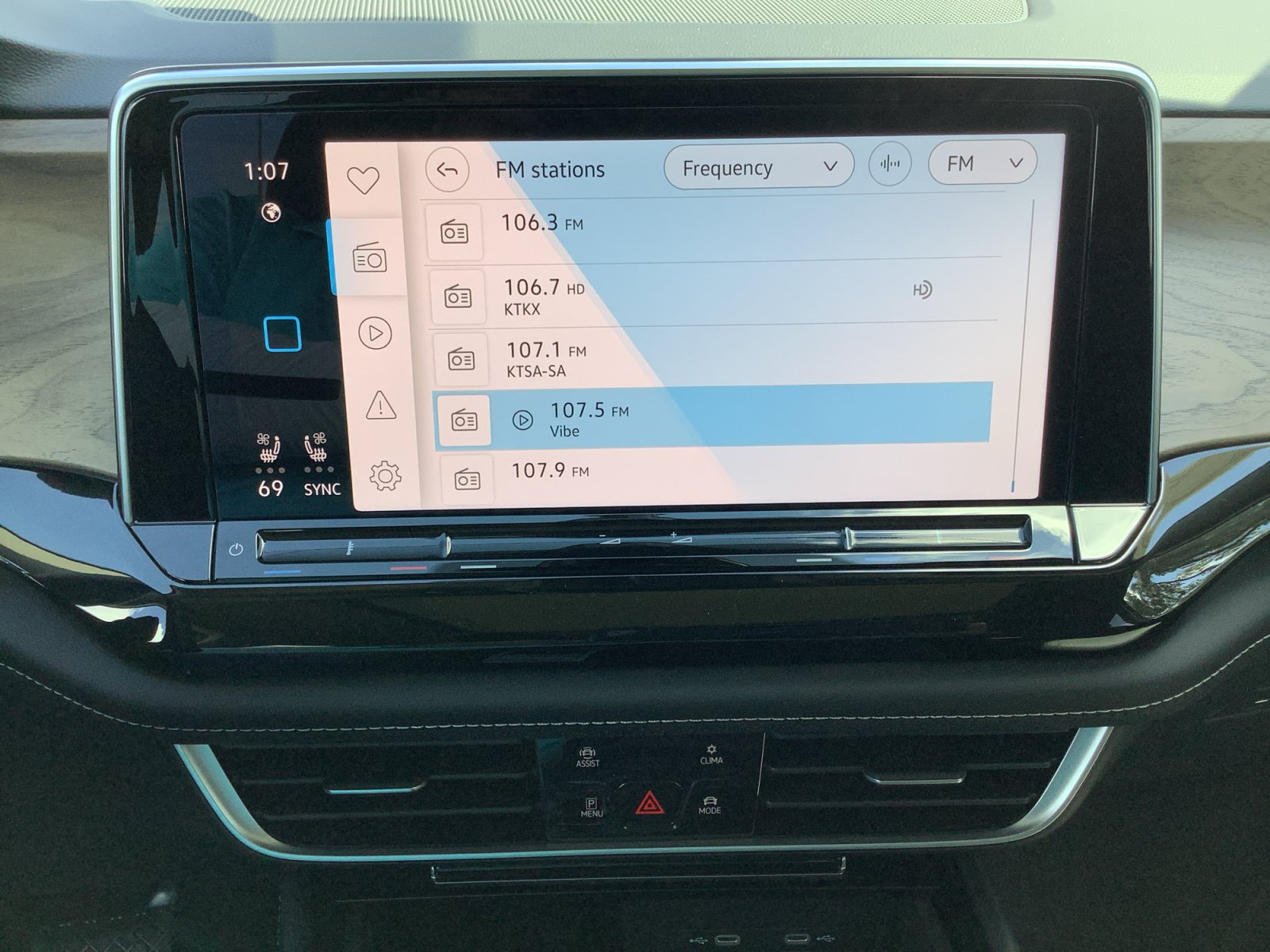 New 2026 Volkswagen Atlas SE FWD image 17