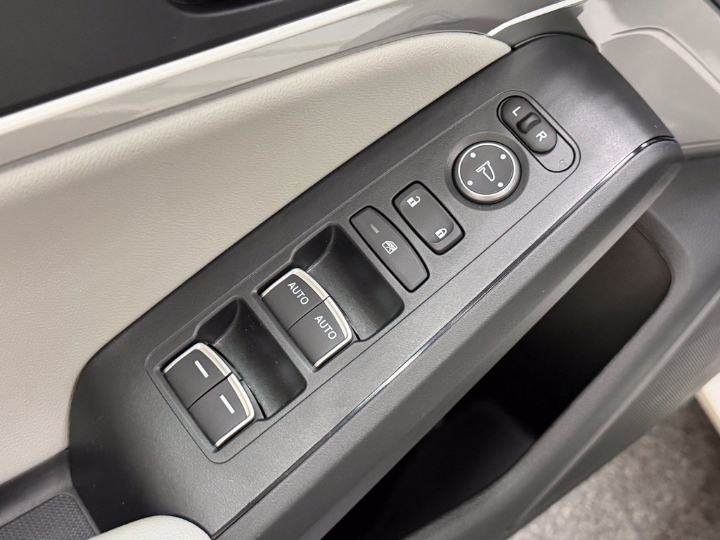 Used 2025 Acura Integra FWD image 13