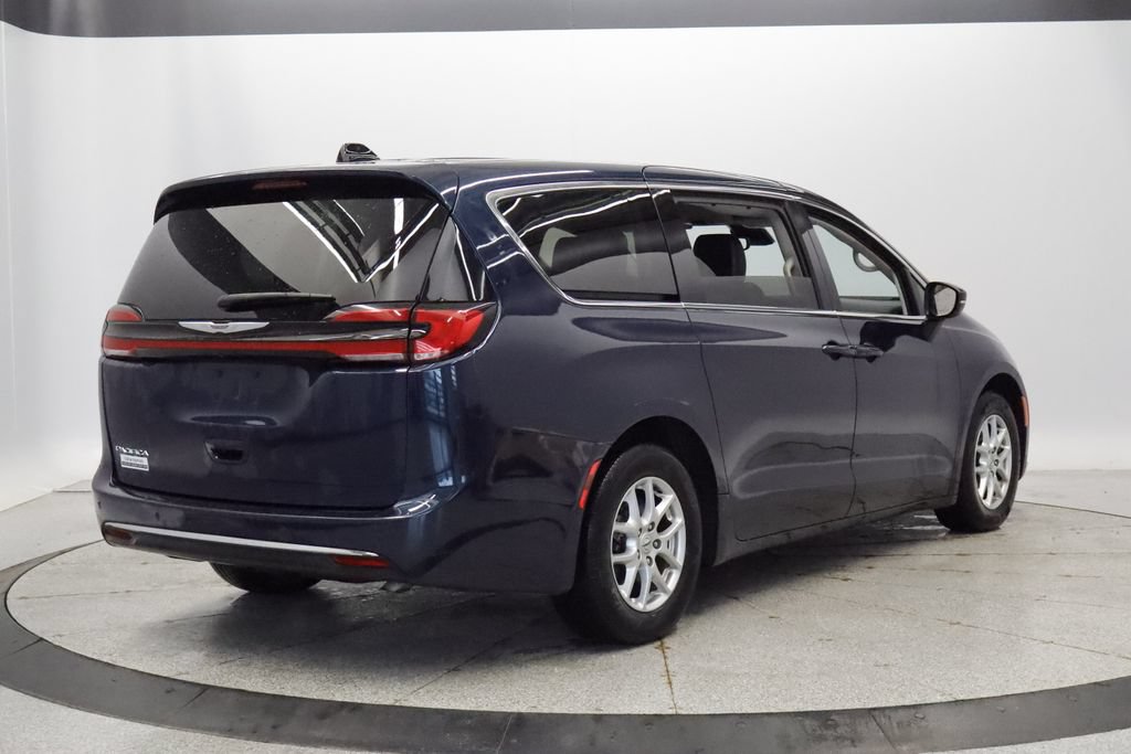 Certified 2023 Chrysler Pacifica Touring-L FWD image 6
