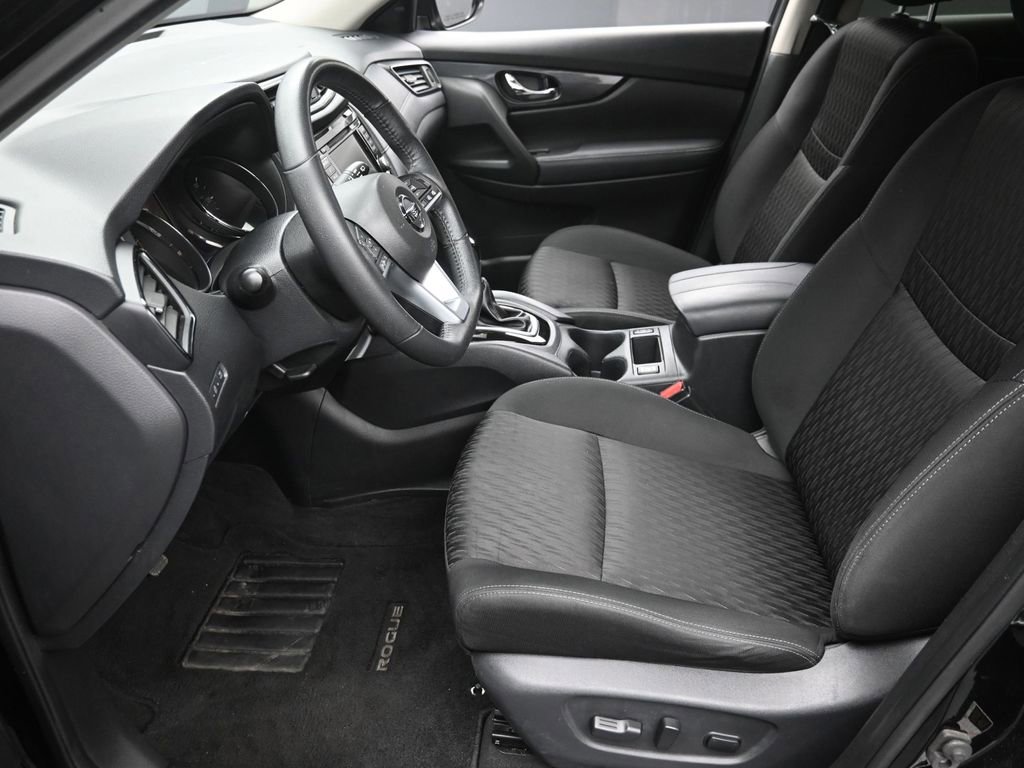 Used 2020 Nissan Rogue SV image 12