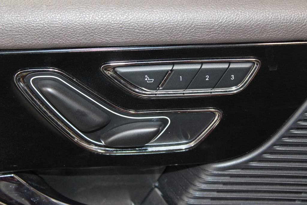 Used 2021 Lincoln Corsair AWD w/ Premium Package image 20