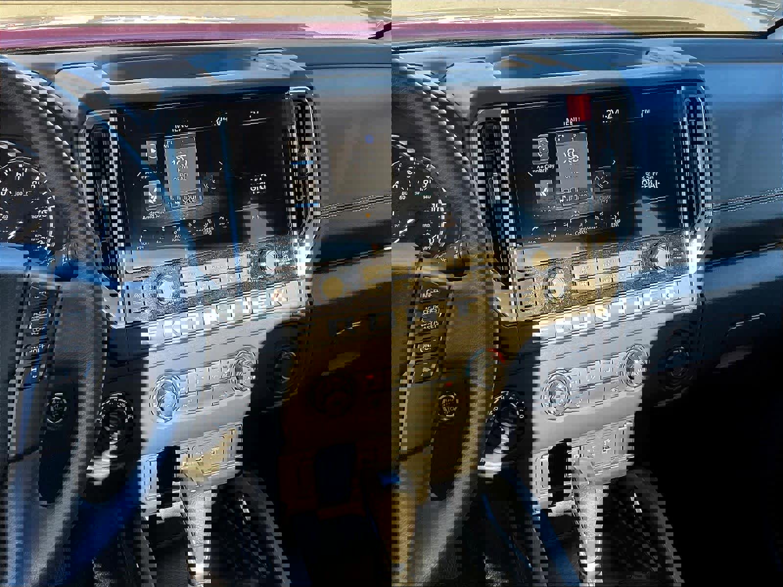 Used 2025 Nissan Frontier SV image 18