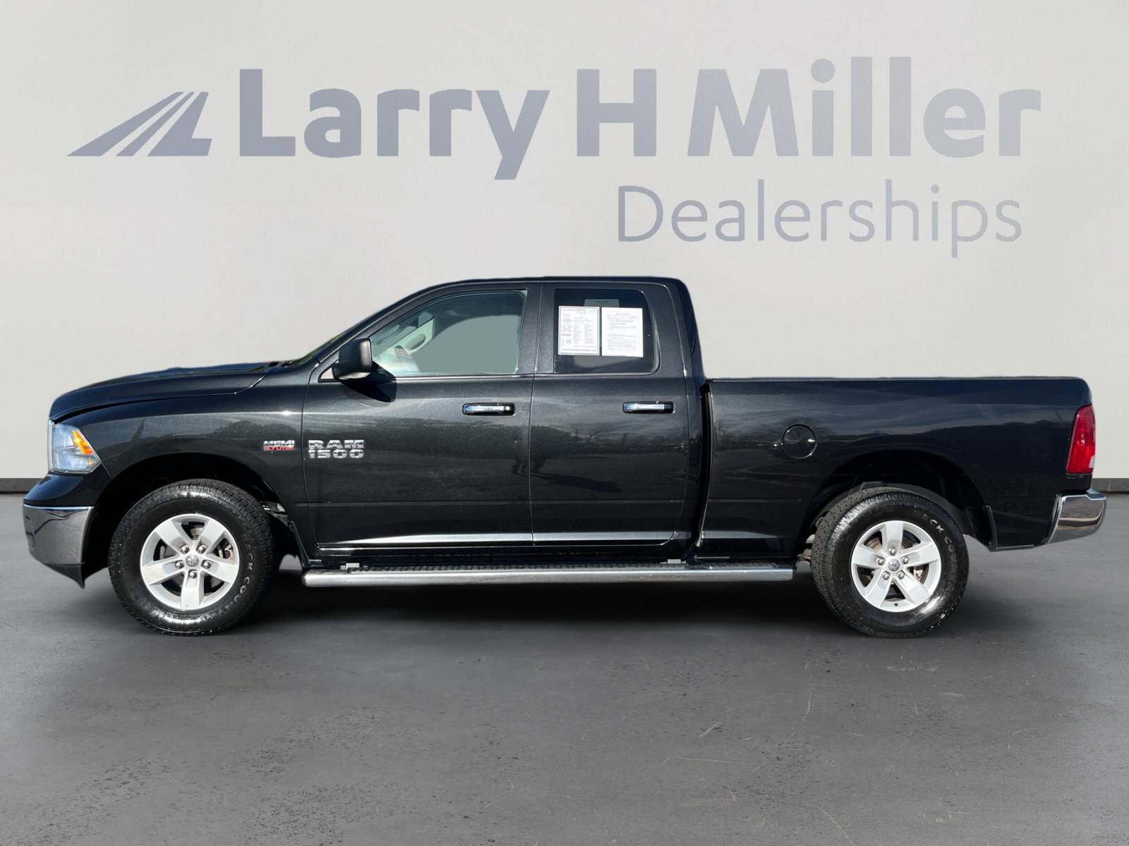 Used 2016 RAM 1500 Classic SLT image 2
