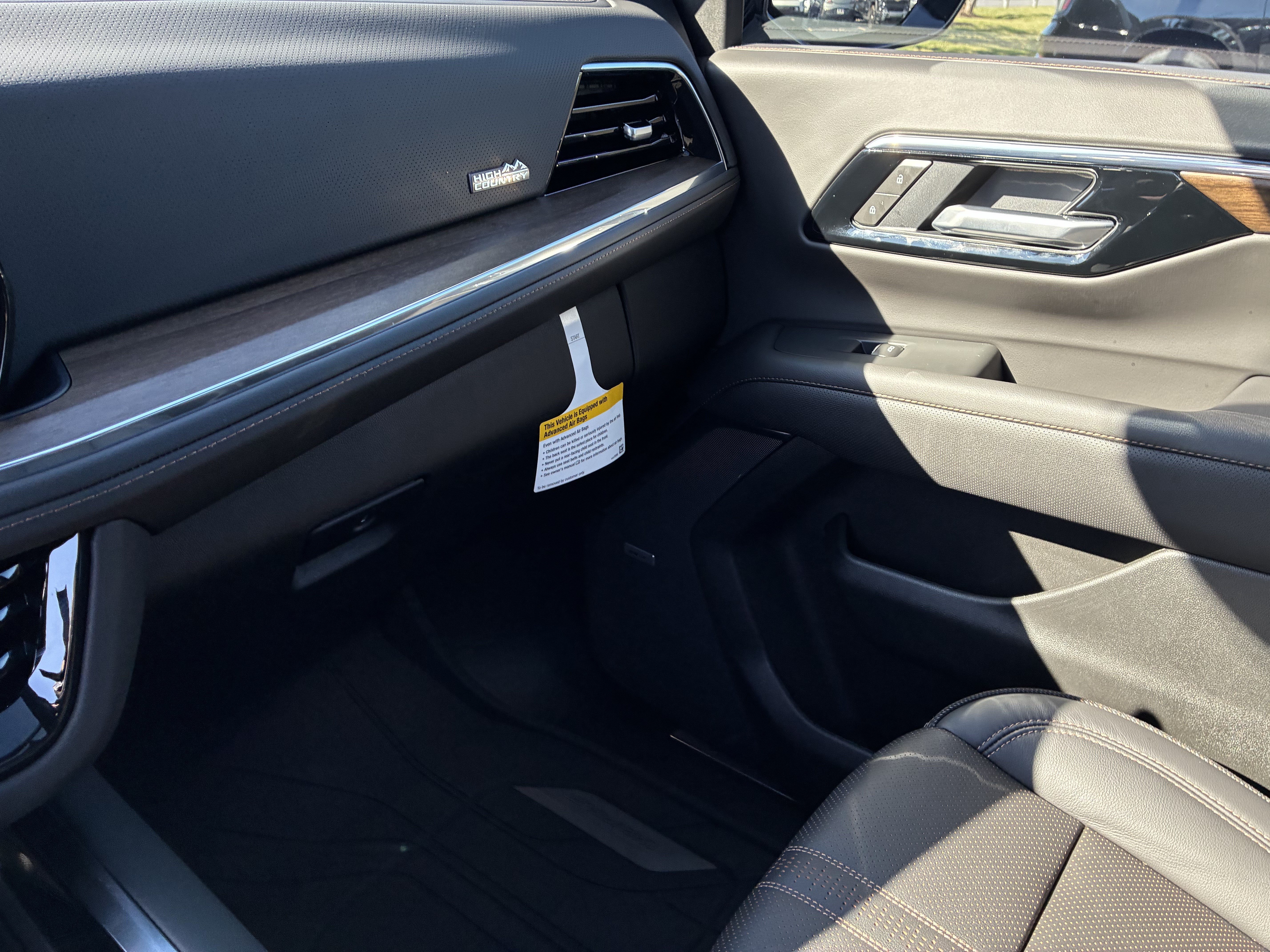 Used 2026 Chevrolet Suburban High Country AWD/4WD image 37