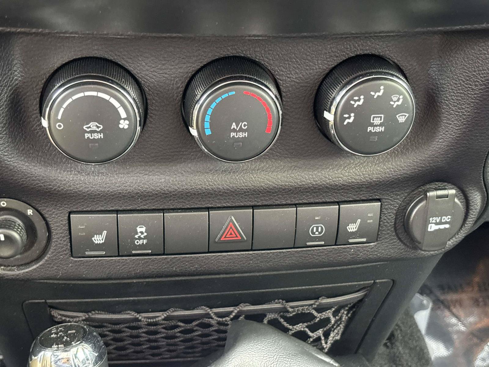 Used 2017 Jeep Wrangler Unlimited Sahara AWD/4WD image 14
