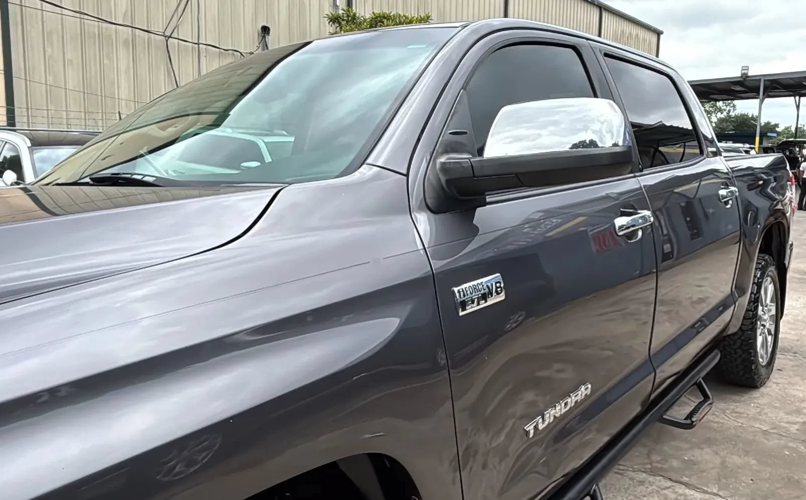 Used 2017 Toyota Tundra Limited w/ Limited Premium Package AWD/4WD image 10