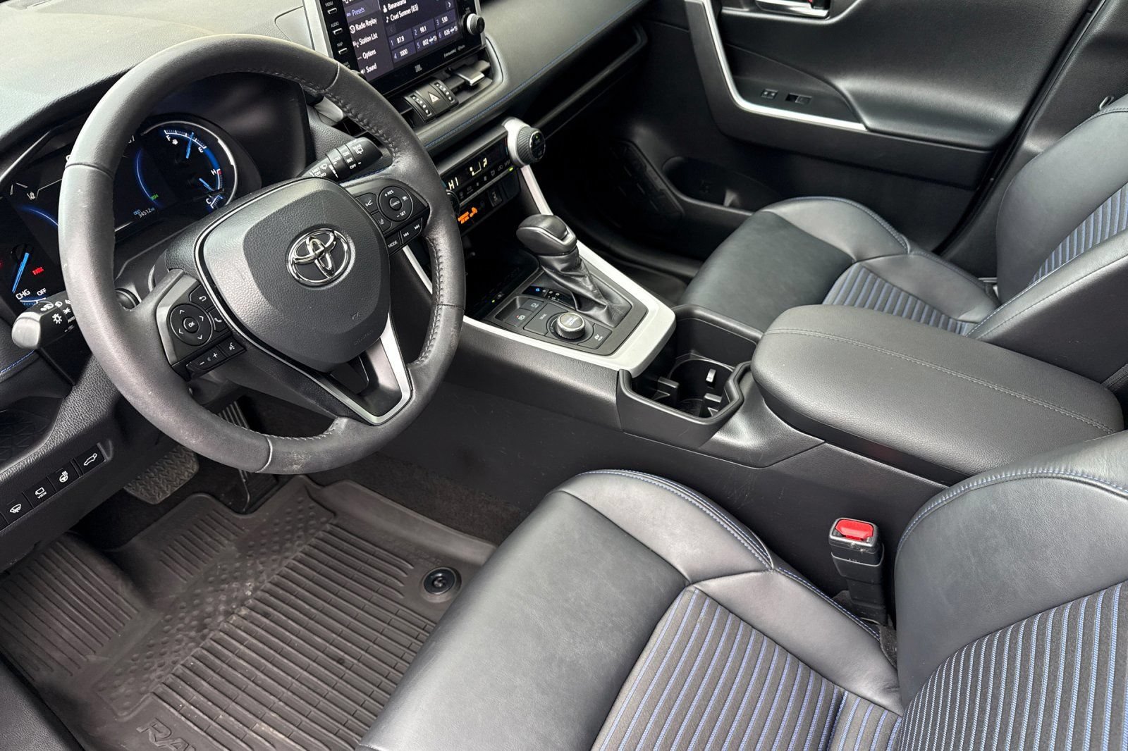 Used 2022 Toyota RAV4 XSE AWD/4WD image 10