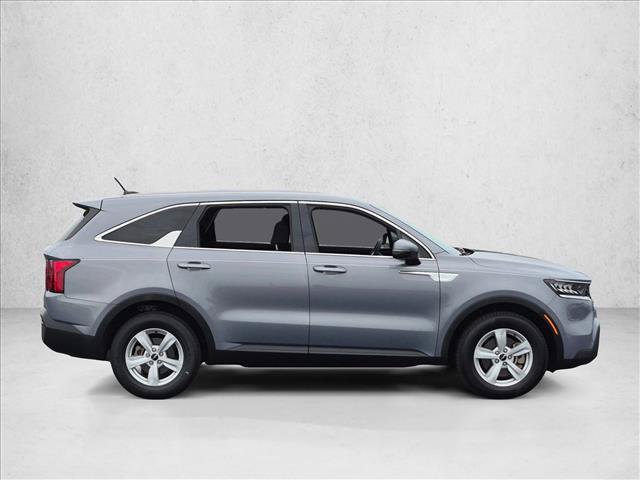 Used 2023 Kia Sorento LX FWD image 4