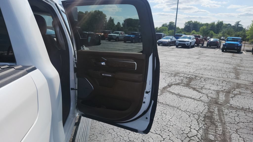 Used 2024 RAM 1500 Limited AWD/4WD image 11
