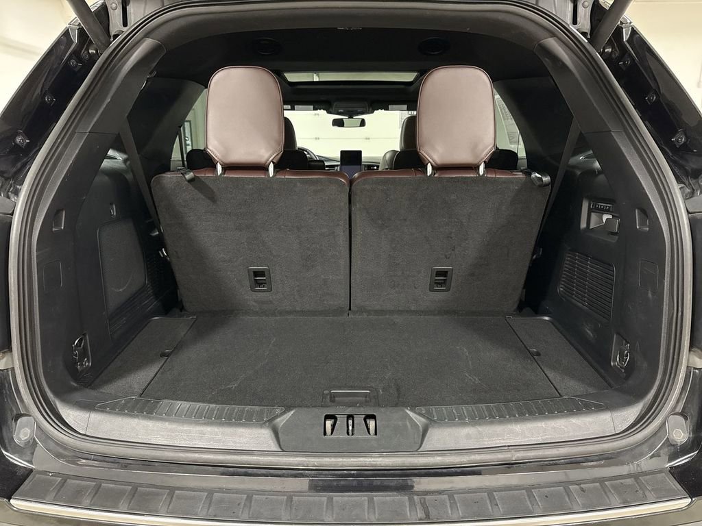 Used 2022 Ford Explorer Platinum w/ Equipment Group 601A AWD/4WD image 26