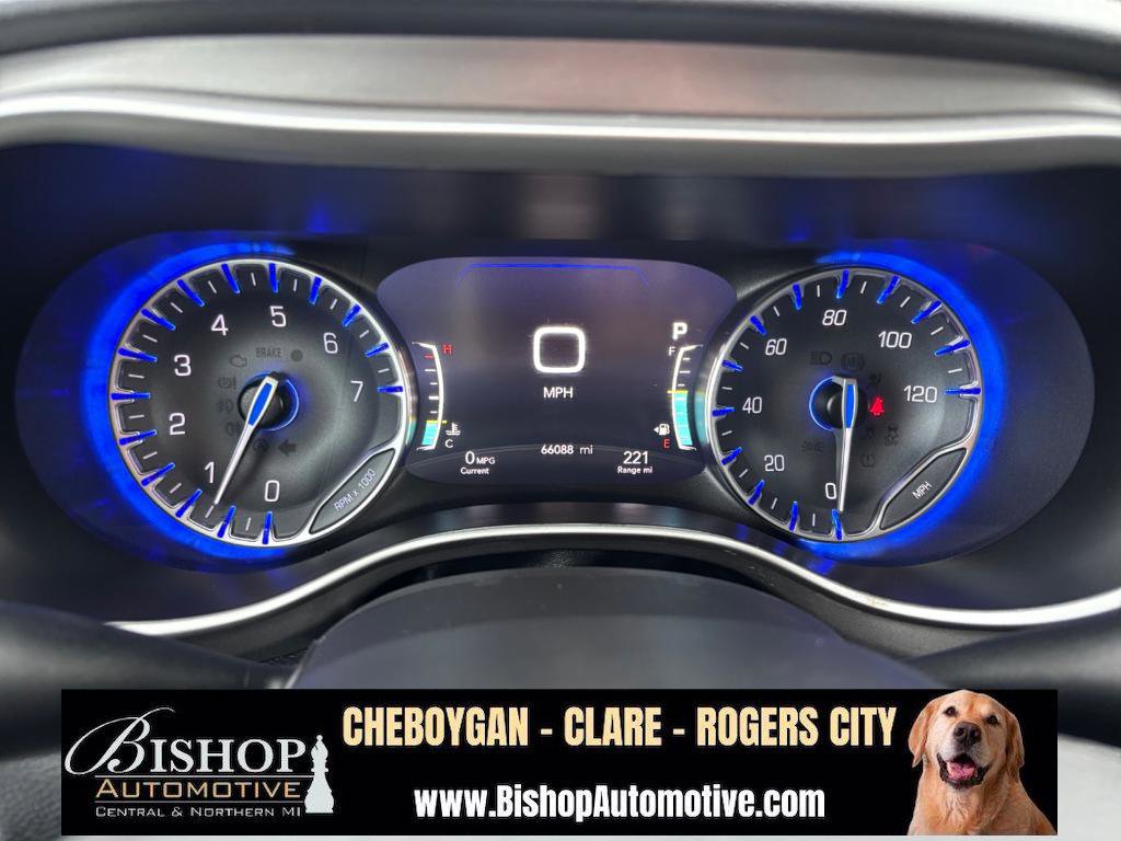 Used 2023 Chrysler Pacifica Touring-L image 29