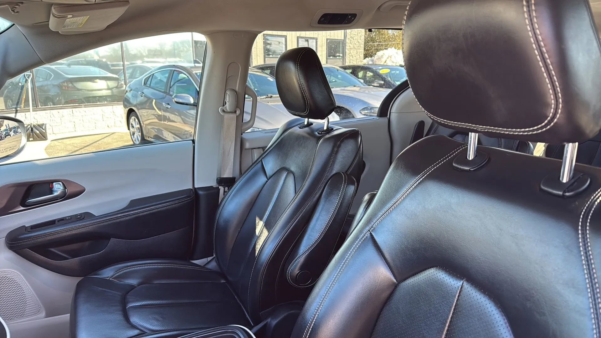 Used 2020 Chrysler Voyager Lxi image 15