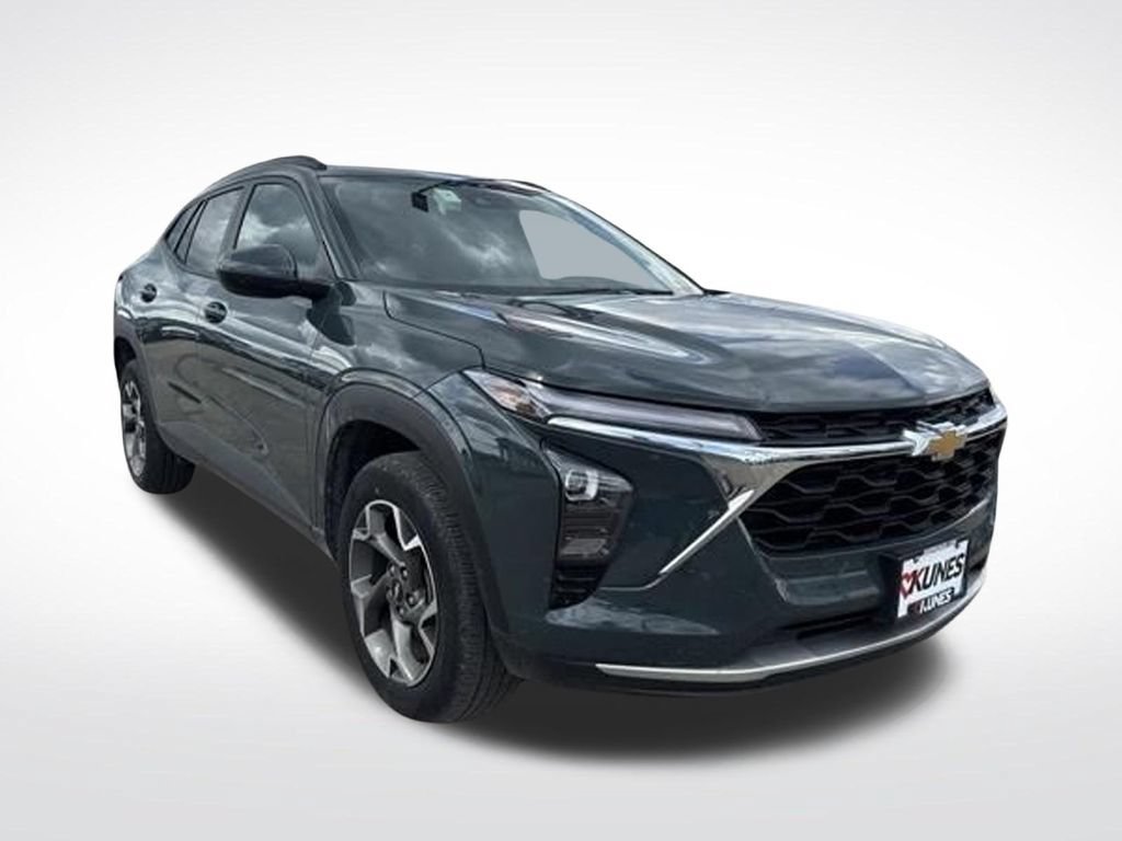 Used 2025 Chevrolet Trax LT FWD image 6