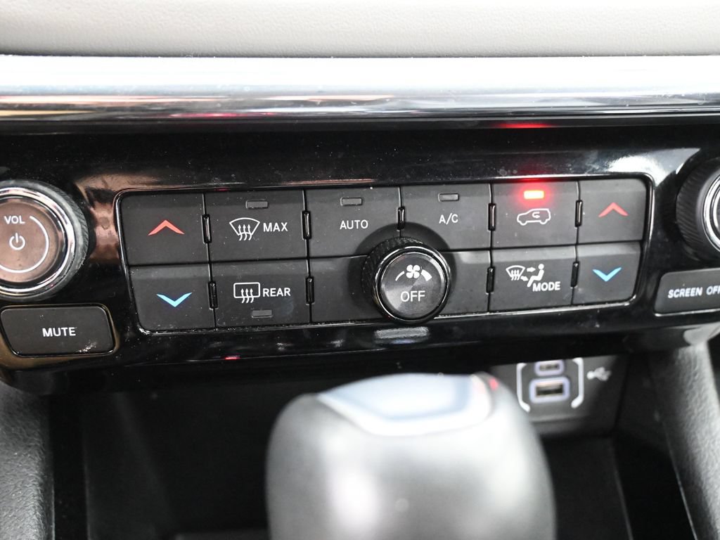 Used 2024 Jeep Compass Limited AWD/4WD image 32