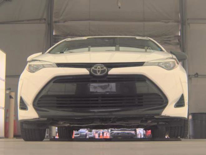 Used 2017 Toyota Corolla LE FWD image 2